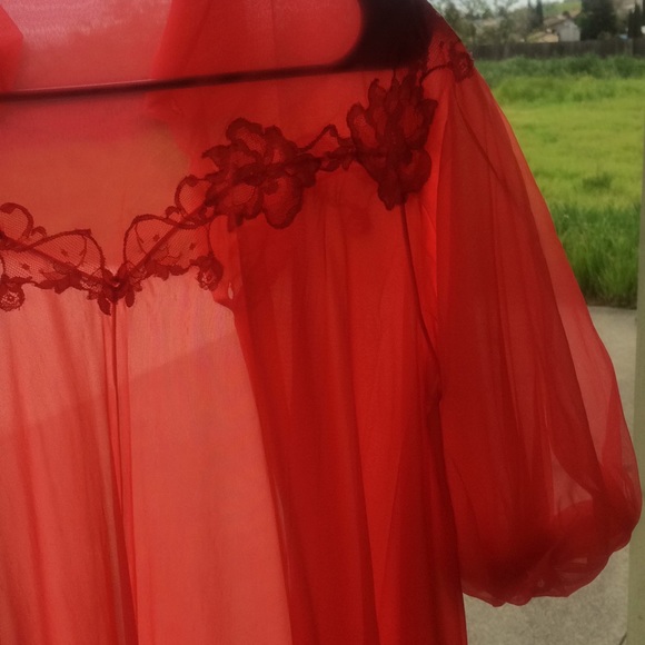 💋💔Red Sheer Vintage Dressing Gown💔💋 - Picture 5 of 7